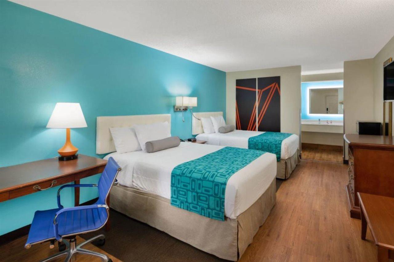 Howard Johnson By Wyndham Savannah Ga Georgetown Exterior photo