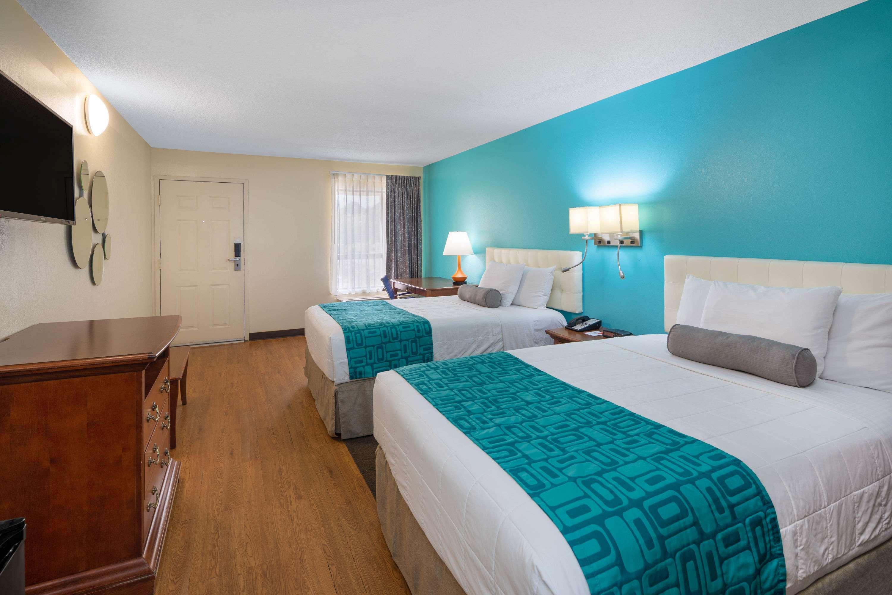 Howard Johnson By Wyndham Savannah Ga Georgetown Exterior photo