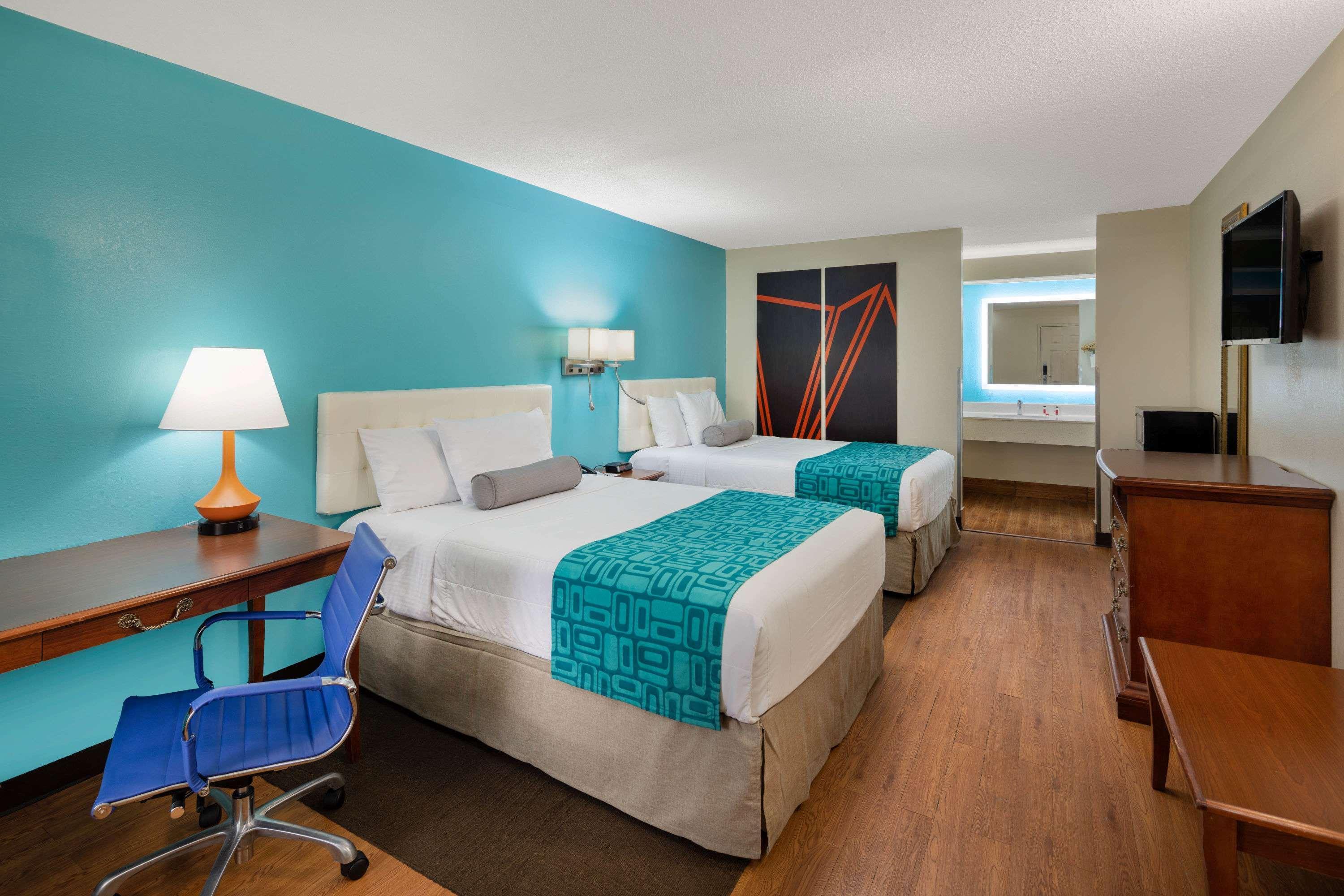 Howard Johnson By Wyndham Savannah Ga Georgetown Exterior photo