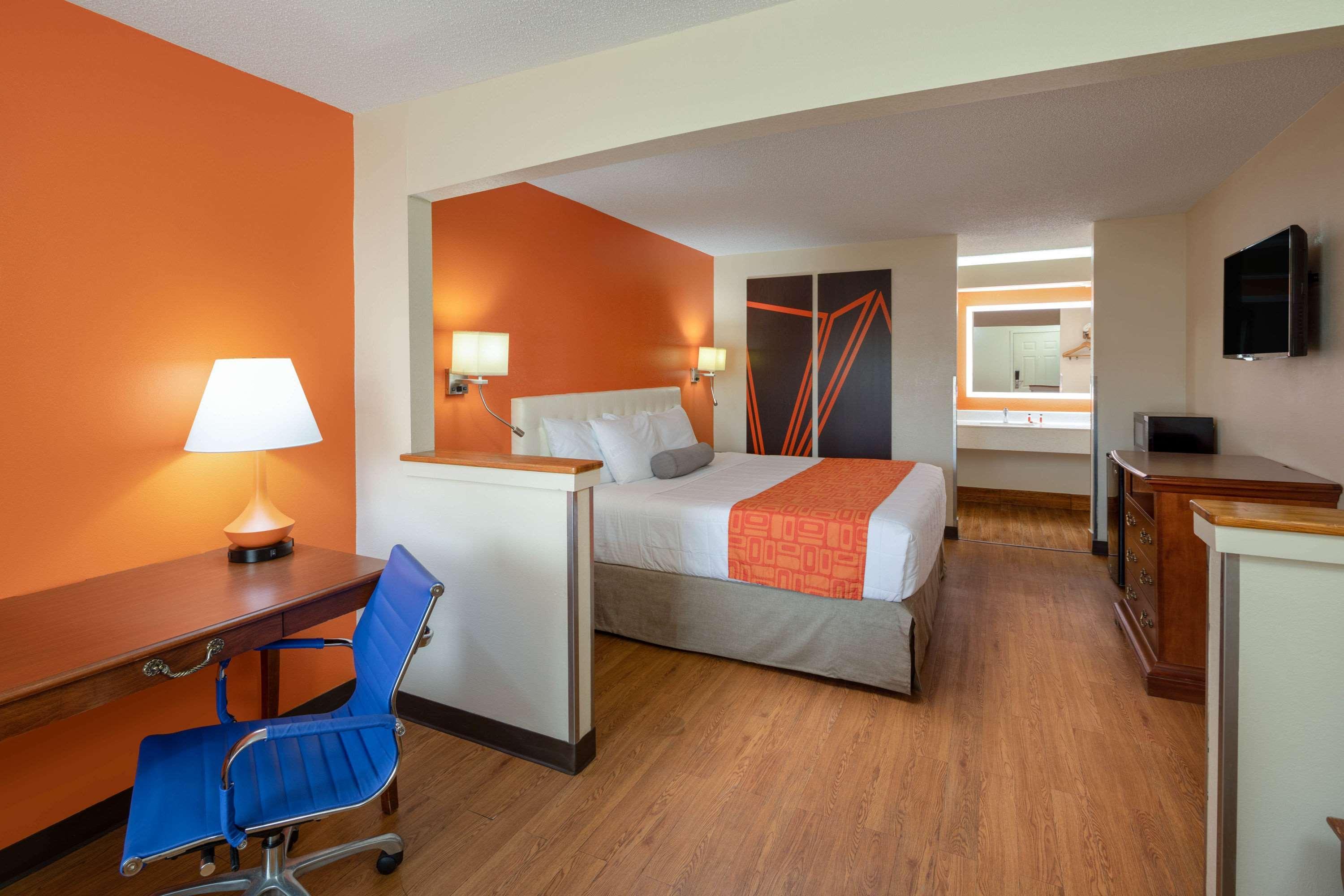 Howard Johnson By Wyndham Savannah Ga Georgetown Exterior photo
