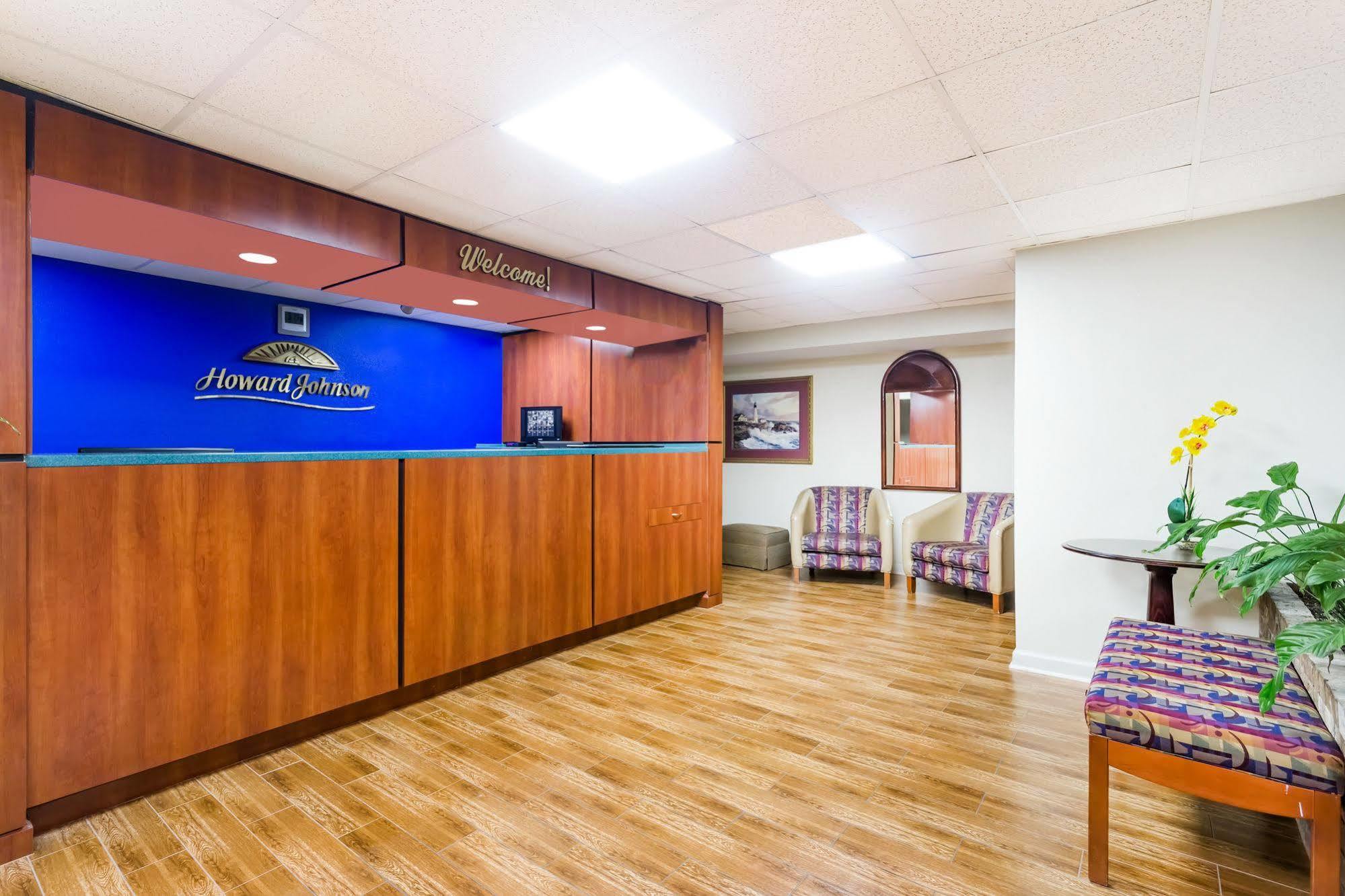 Howard Johnson By Wyndham Savannah Ga Georgetown Exterior photo